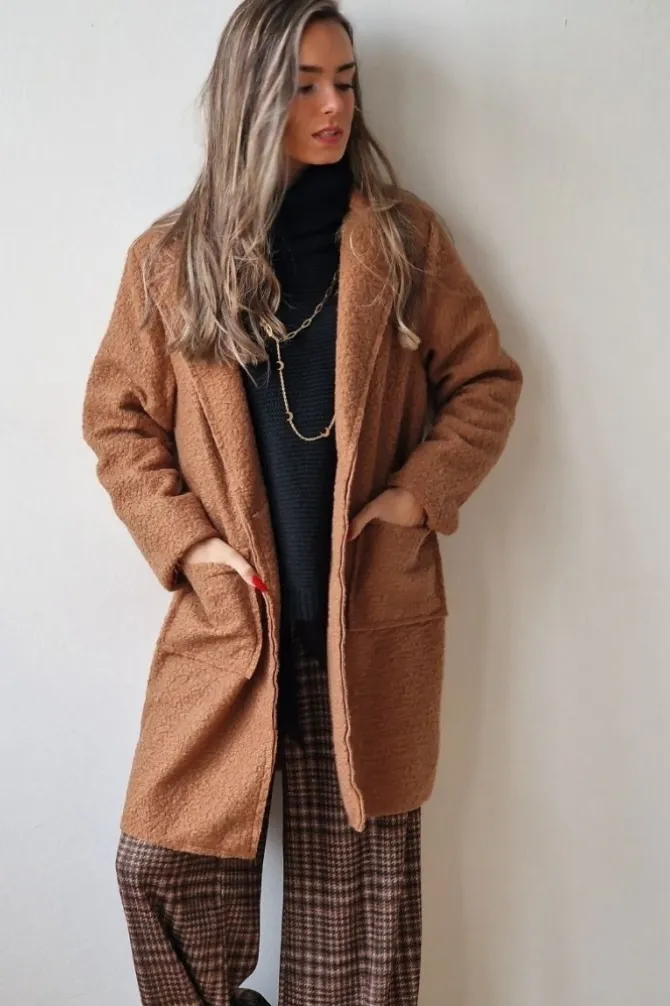 Abrigo de lana rizada camel