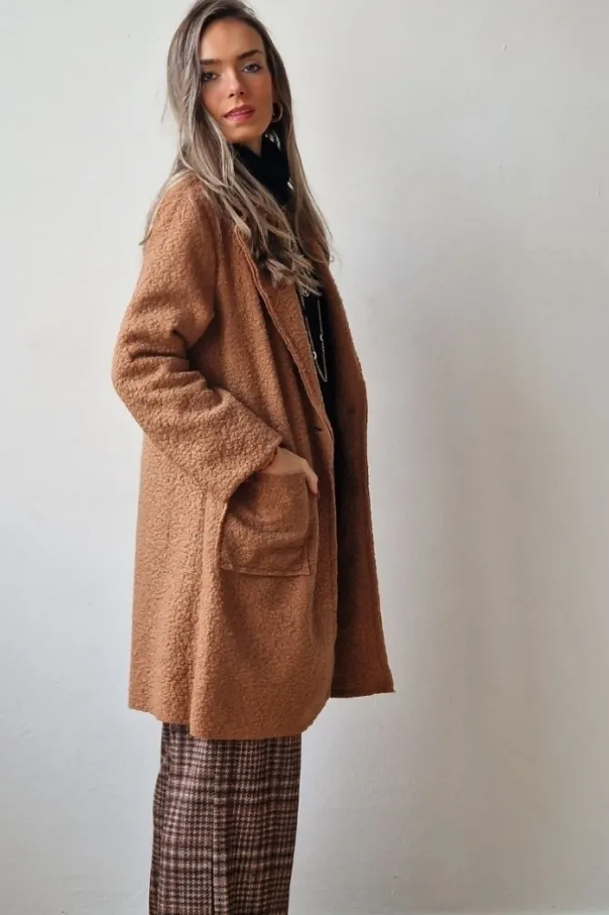 Abrigo de lana rizada camel