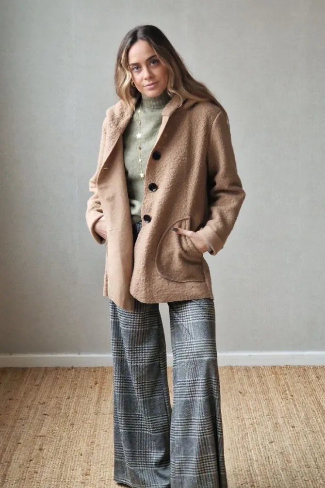 Abrigo de lana rizada con capucha camel