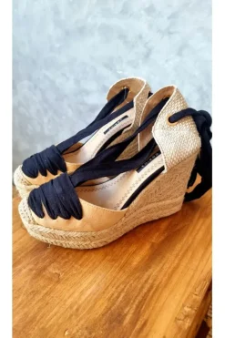 Alpargata de cuña con lazo beige y negro
