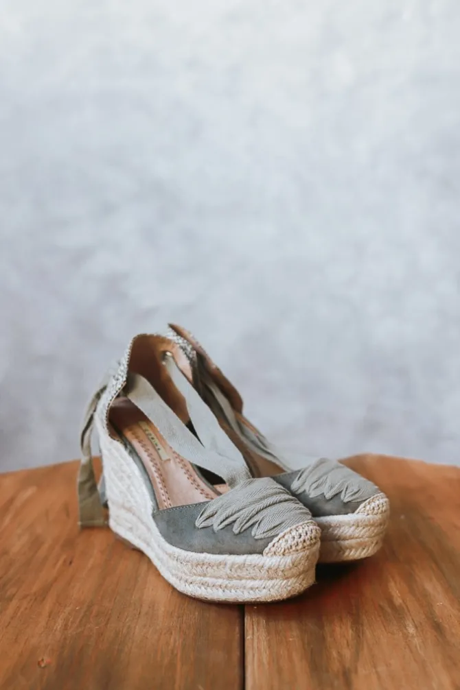 Alpargata de cuña con lazo kaki