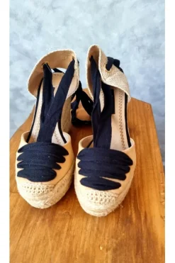 Alpargata de cuña con lazo beige y negro