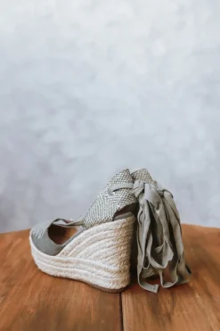 Alpargata de cuña con lazo kaki