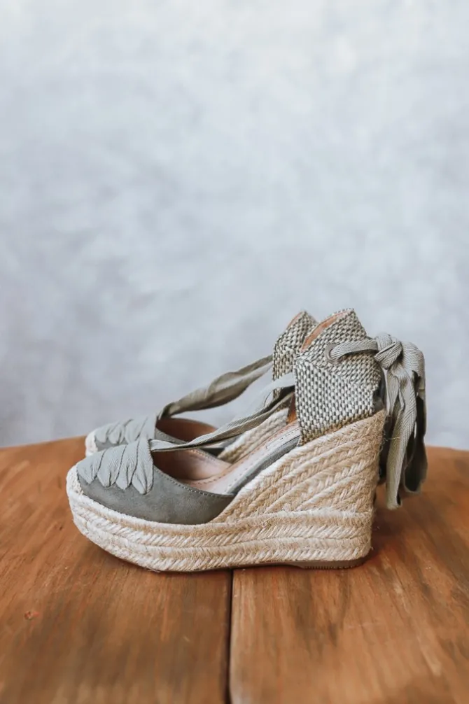 Alpargata de cuña con lazo kaki