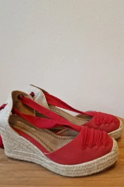 Alpargata de media cuña roja con lazo