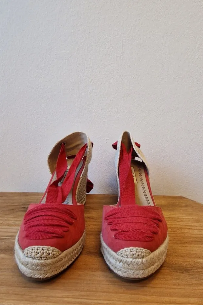 Alpargata de media cuña roja con lazo