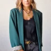 Americana con detalle animal print verde