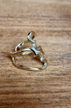 Anillo dorado de acero