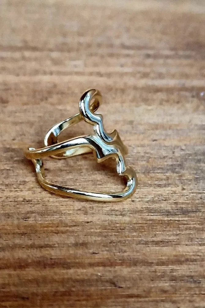 Anillo dorado de acero