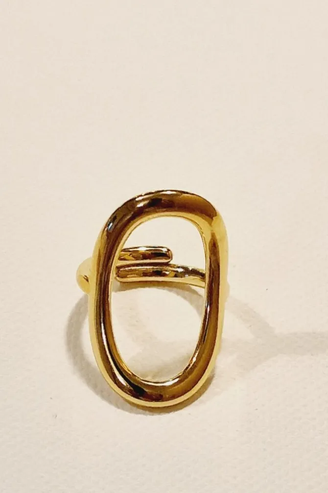 Anillo dorado de acero grande