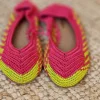 Bailarinas crochet color fucsia rematada en amarillo