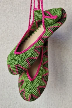 Bailarinas crochet con lazo verde y fucsia