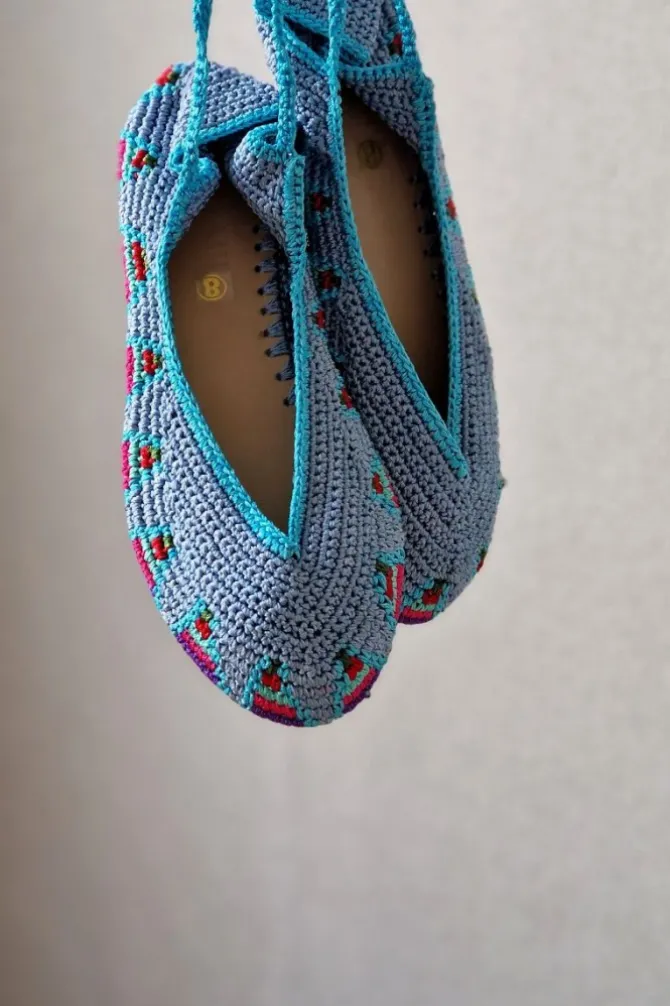 Bailarinas crochet con lazo azul