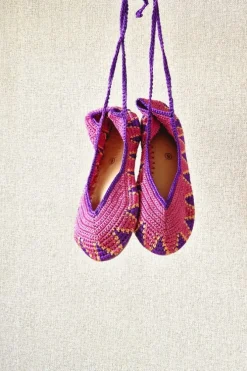 Bailarinas crochet rosa con lazo morado