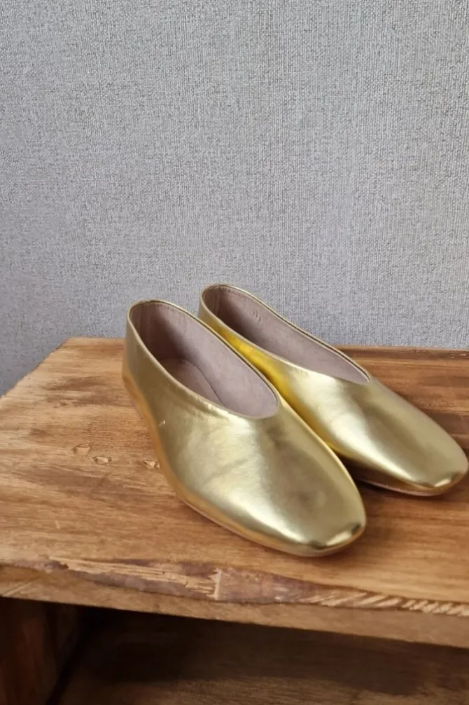Bailarinas de mujer doradas