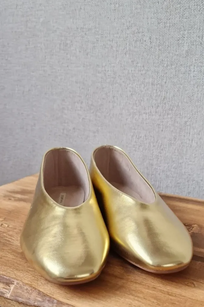 Bailarinas de mujer doradas