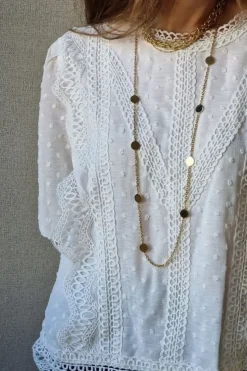 Blusa blanca de plumeti con puntilla