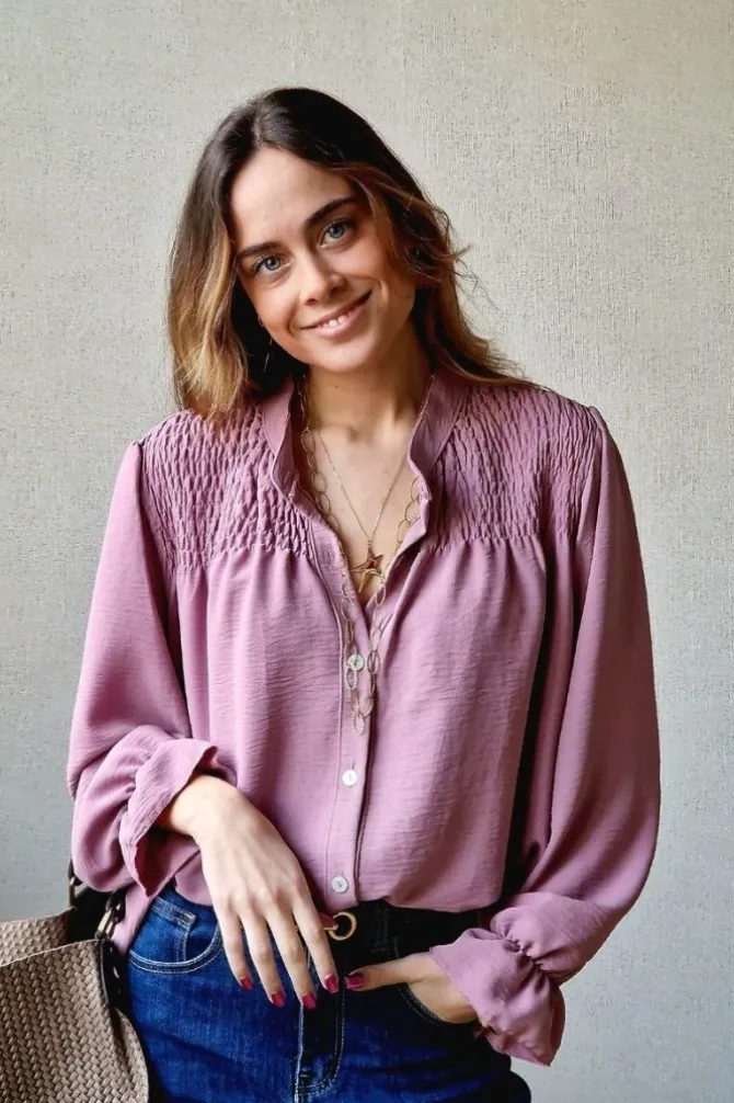Blusa con botones rosa