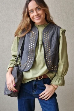 Blusa con volante en el cuello y mangas verde militar