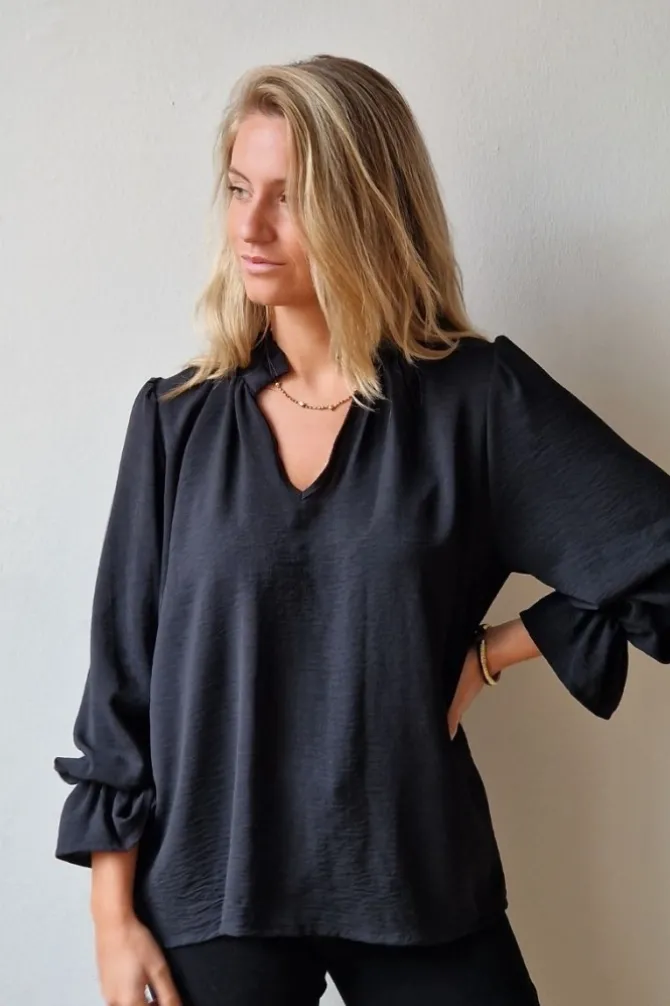 Blusa crepe negra volantes