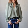 Blusa crepe verde militar volantes