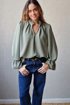 Blusa crepe verde militar volantes