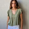 Blusa cuello pico con detalles lurex verde militar