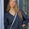 Blusa cuello pico con detalle hilo lurex negra