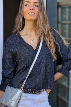 Blusa cuello pico con detalle hilo lurex negra