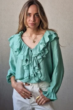 Blusa cuello pico con volantes verde mint