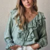 Blusa cuello pico con volantes verde militar