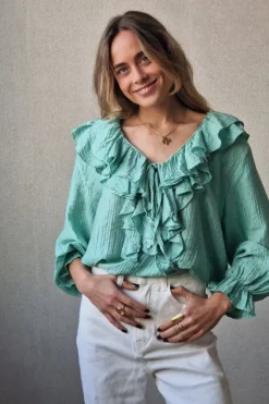Blusa cuello pico con volantes verde mint