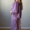 Blusa cuello pico con vuelo lila