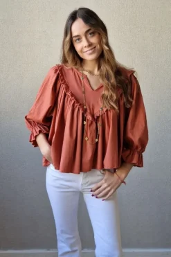 Blusa cuello pico con vuelo caldero