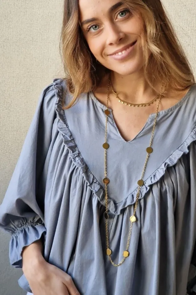 Blusa cuello pico con vuelo gris