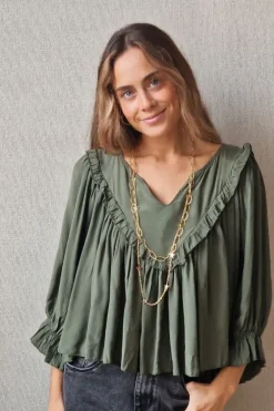 Blusa cuello pico con vuelo verde