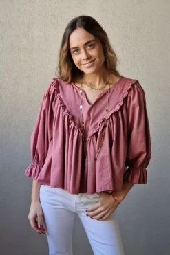 Blusa cuello pico con vuelo rosa