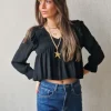 Blusa cuello pico fruncida negra