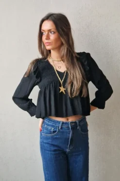 Blusa cuello pico fruncida negra