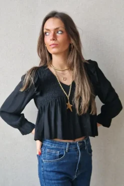 Blusa cuello pico fruncida negra