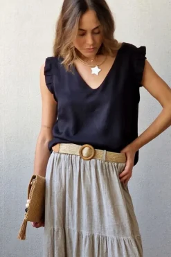 Blusa cuello pico y volante negra