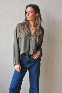Blusa de cuello pico básica verde