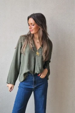 Blusa de cuello pico básica verde