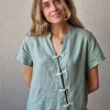 Blusa de lino cuello Mao verde