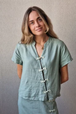 Blusa de lino cuello Mao verde