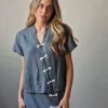 Blusa de lino cuello Mao gris