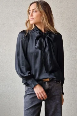 Blusa de raso con nudo negra