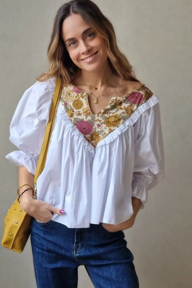 Blusa escote flores