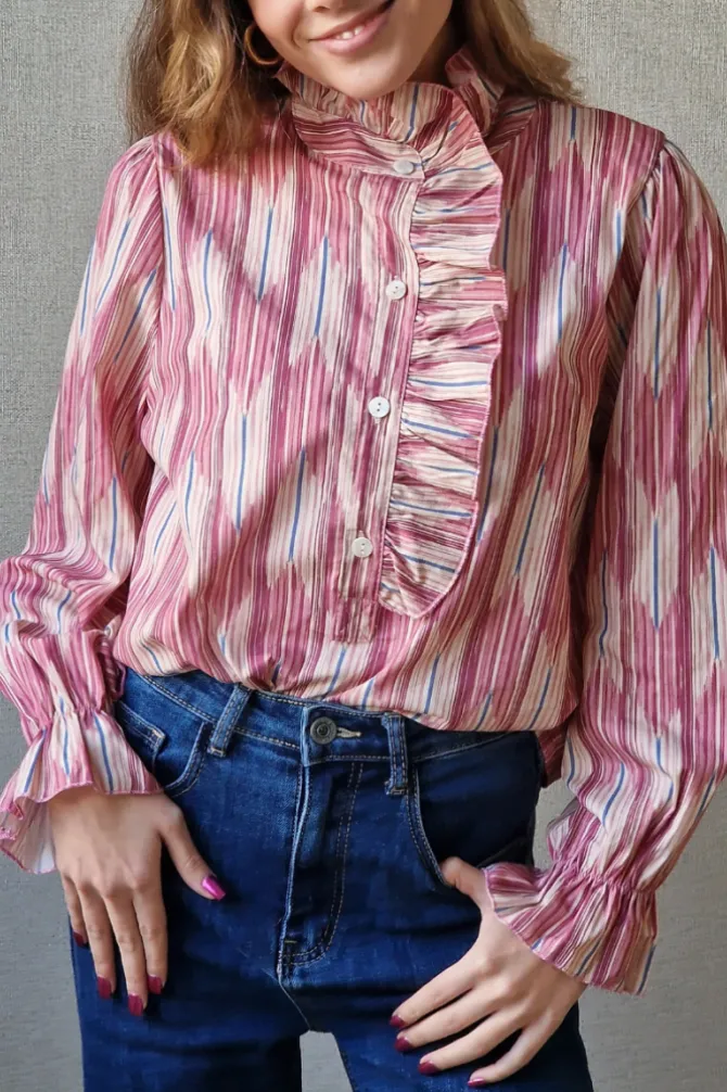 Blusa estampado de rayas y volante rosa