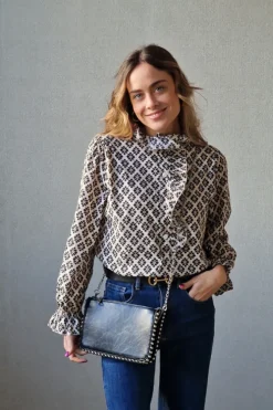 Blusa estampado geométrico negro y beige
